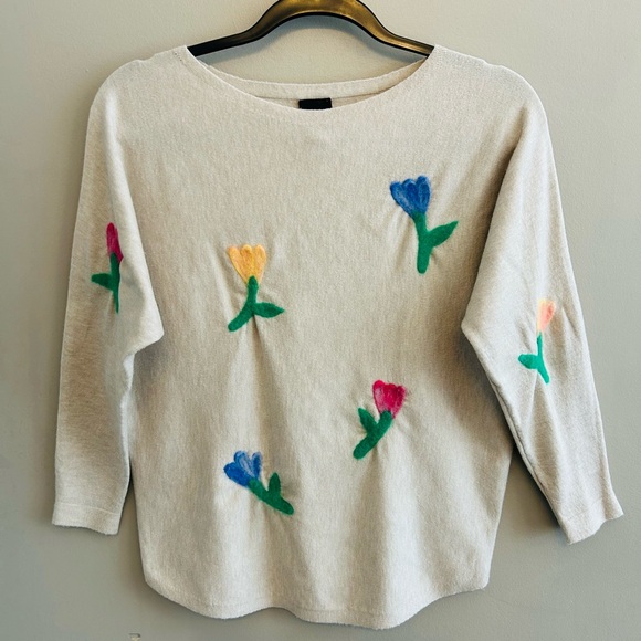 Aaeda light beige felted tulip embroidered batwing sweater size XS - Picture 2 of 15
